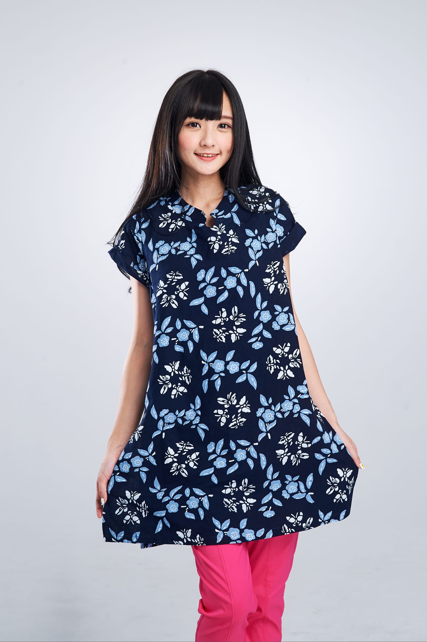 藍染蝴蝶紛飛V領長衣（需預訂）