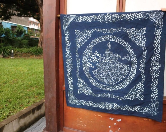 藍染孔雀開屏雙面中方巾