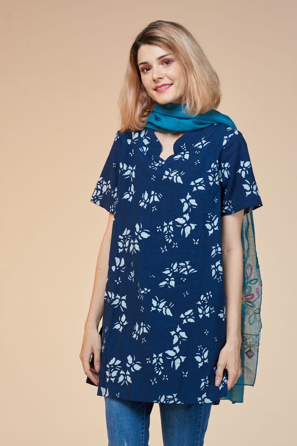 蝴蝶翩翩V領長上衣（需預訂）