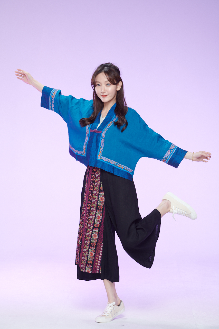 藍亞麻繡花對外套~最後一件三峽