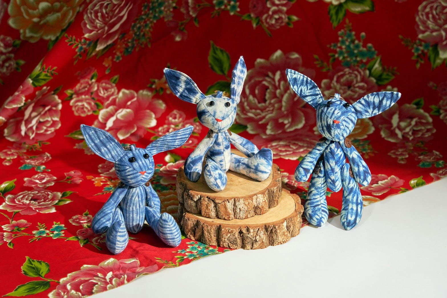 藍染懶兔兔 關節會動