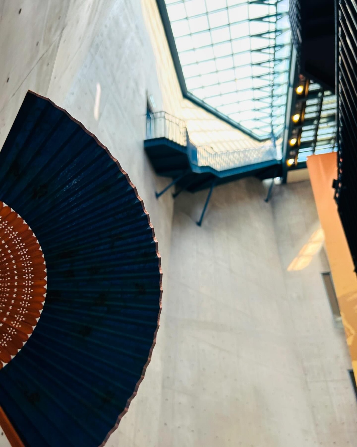 客家油桐花摺扇（附紙盒）僅一把