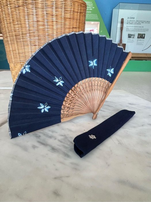 藍染扎染小蝴蝶摺扇（附紙盒）
