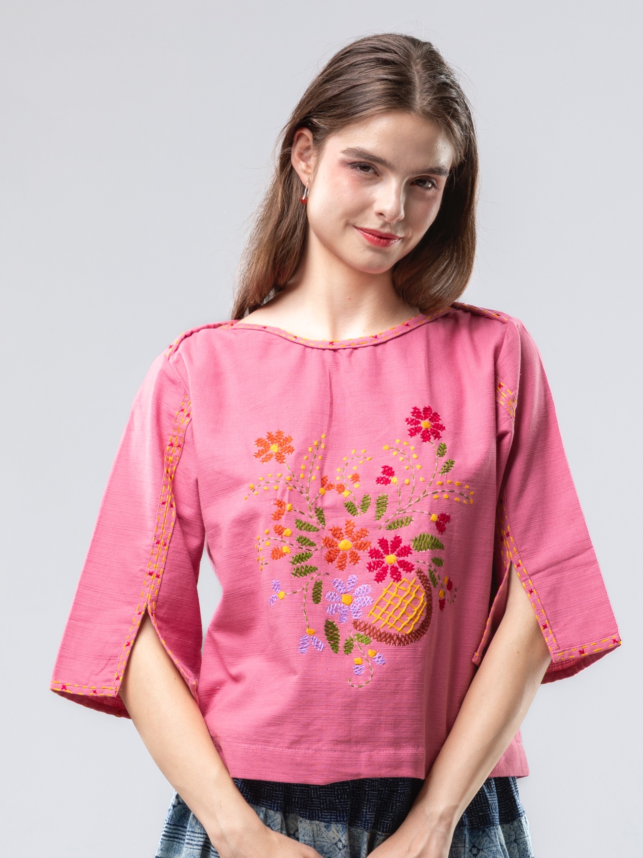 手工繡花粉上衣