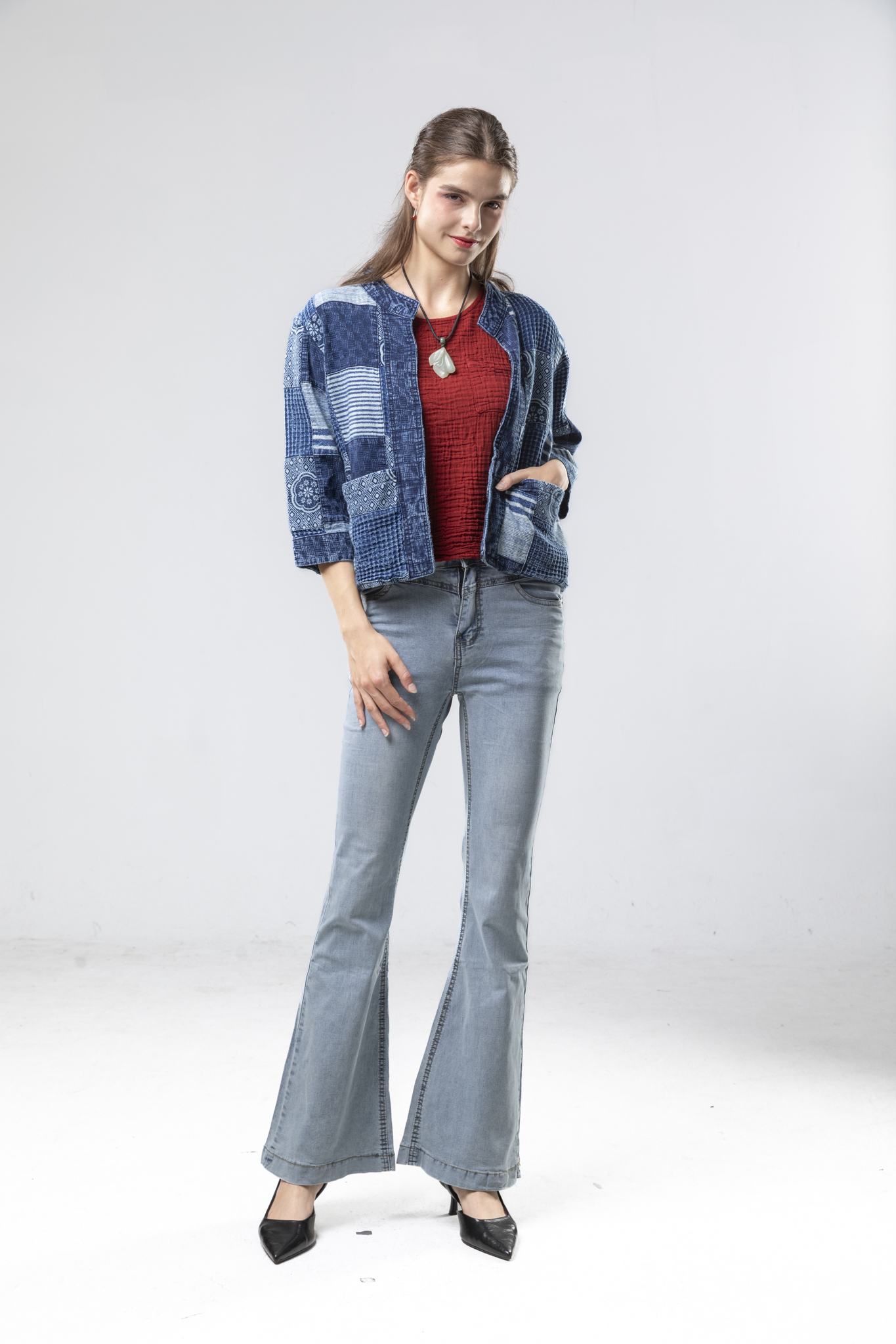 淺藍染喇叭牛仔褲