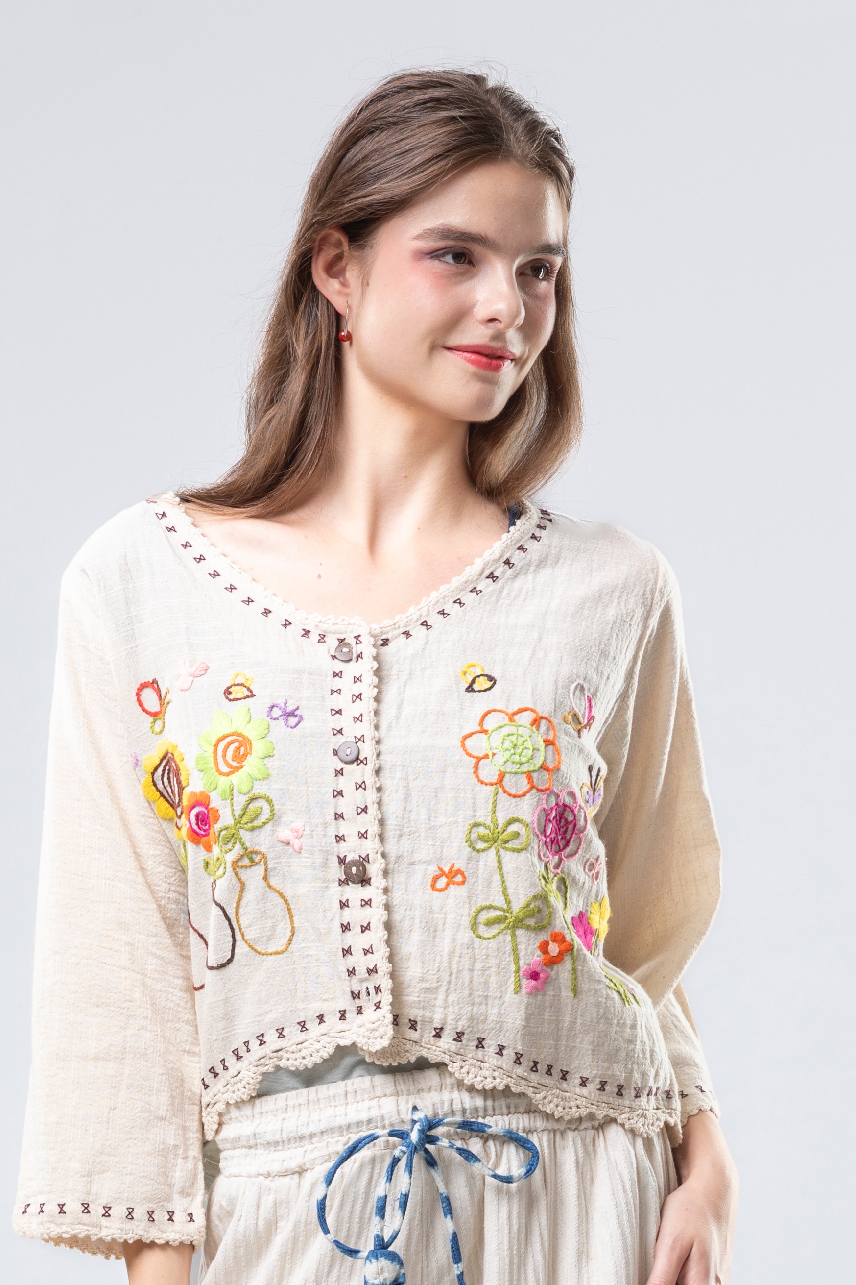 手繡Ｖ領開襟平安衫上衣~僅一件