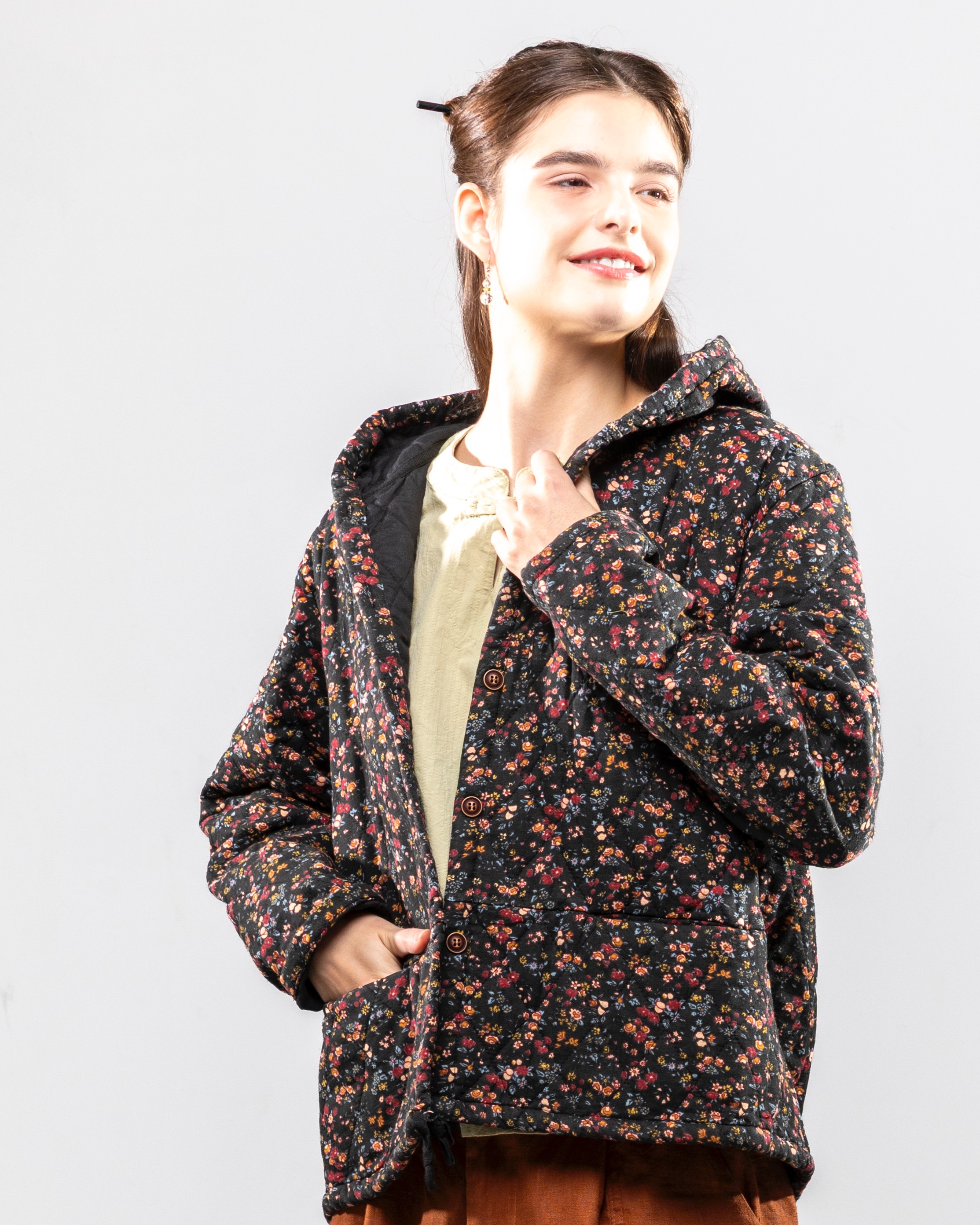 黑小花帶帽棉外套/棉衣～最後一件