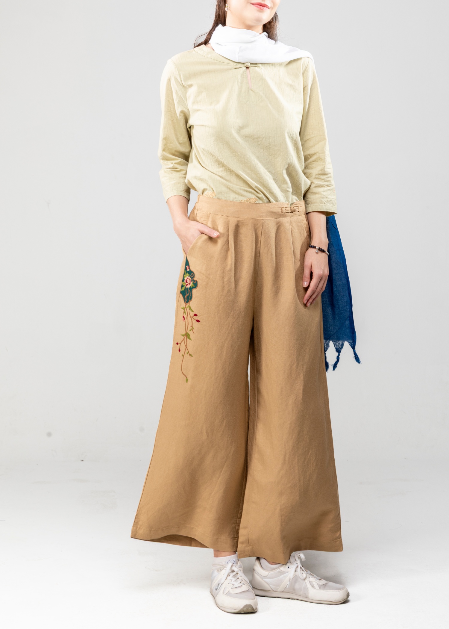 杏色雅麻繡花褲Ｆ另有黑