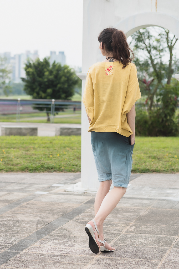 背面