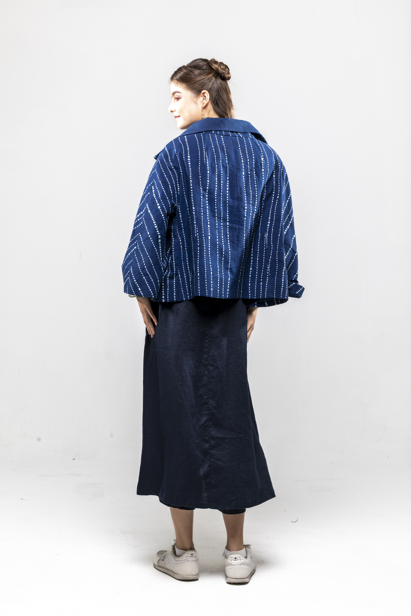 背面